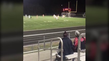 Il marque un but de 35 mètres sur une touche renversante !