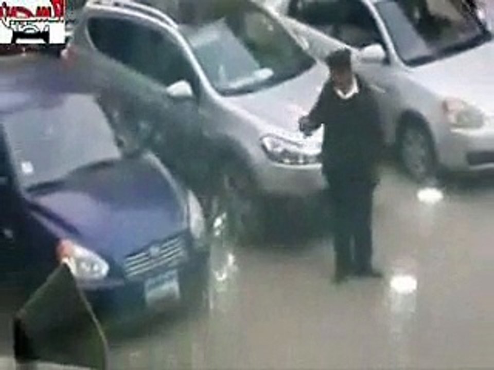 امين شرطة بياخد رشوة بشارع جامعة الدول