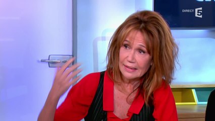 Le coup de gueule de Clémentine Célarié "Il faut vivre Charlie" - C à vous - 14/01/2015