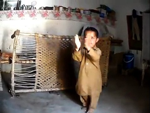 Sraikai Very small baby dance by th song jab aay ga imran