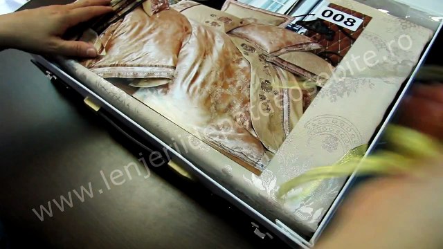 Lenjerie pat jaquard roz Casa New Concept cu trandafiri 008