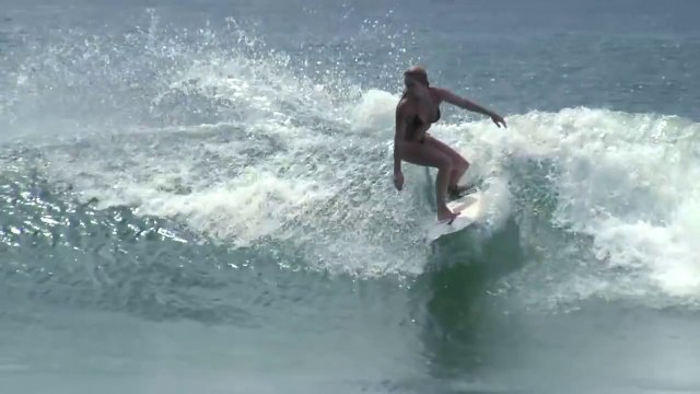 Bruna Schmitz - Les Surfeuses de PlayBoy