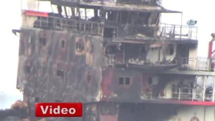 İskenderun'da Yanan Gemiyi Yağmur Söndürdü
