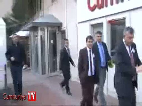 Sanatçılardan Cumhuriyet Gazetesi'ne destek