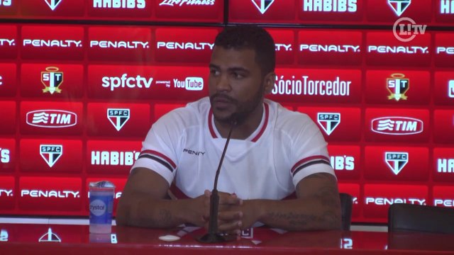 Breno revela quando deve voltar aos gramados