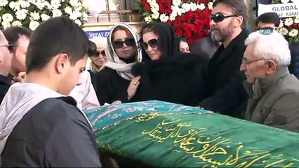 Zahide Yetiş annesine böyle veda etti