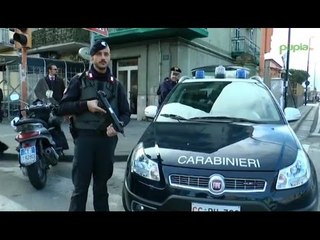 Video herunterladen: Napoli - Agguato a Ponticelli, 30enne ferito ad una gamba -live- (14.01.15)