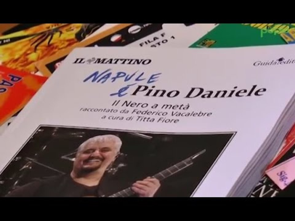 Napoli - "Napule è Pino Daniele", il libro in regalo con Il Mattino -1- (15.01.15)