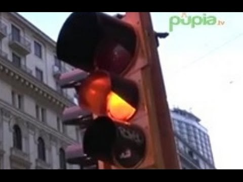 Napoli - Al semaforo il giallo durerà tre secondi: pioggia di multe in arrivo (14.01.15)