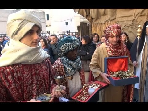 Teverola (CE) - Presepe vivente, arrivano i Re Magi (06.01.15)