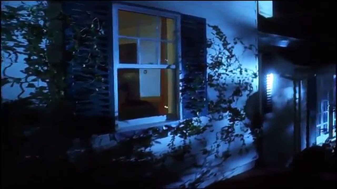 H0t Girl vs. Zombie - An AXE Halloween Horror Film