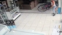 Mujer se robó televisor en 13 segundos