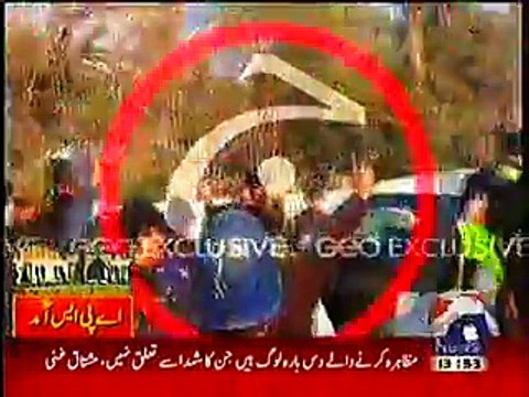 Imran Khan warm reception at APS Peshawar by children's Parents