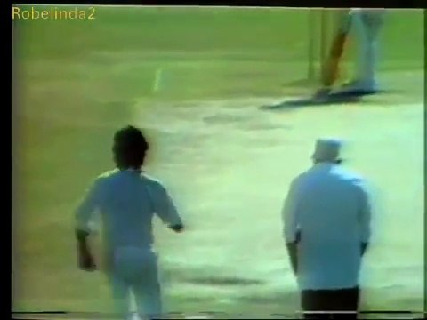 3-crazy-Imran-Khan-deliveries-floors-Aussies-1987-World-Cup