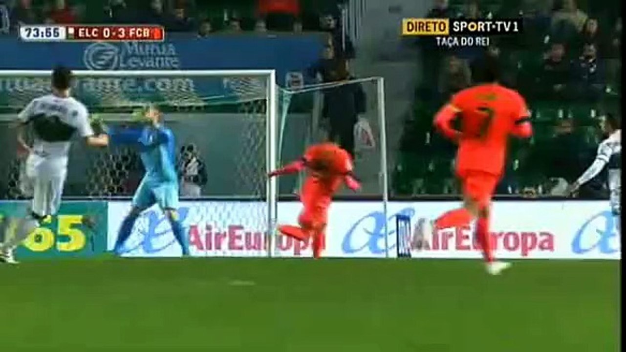 Ter Stegen controlando el balón con el pecho @nogolipo
