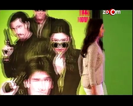 Aishwarya Rai Bachchan SMARTLY Avoids Wardrobe Malfunction