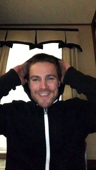 Stephen Amell - Facebook! I need your help, again!