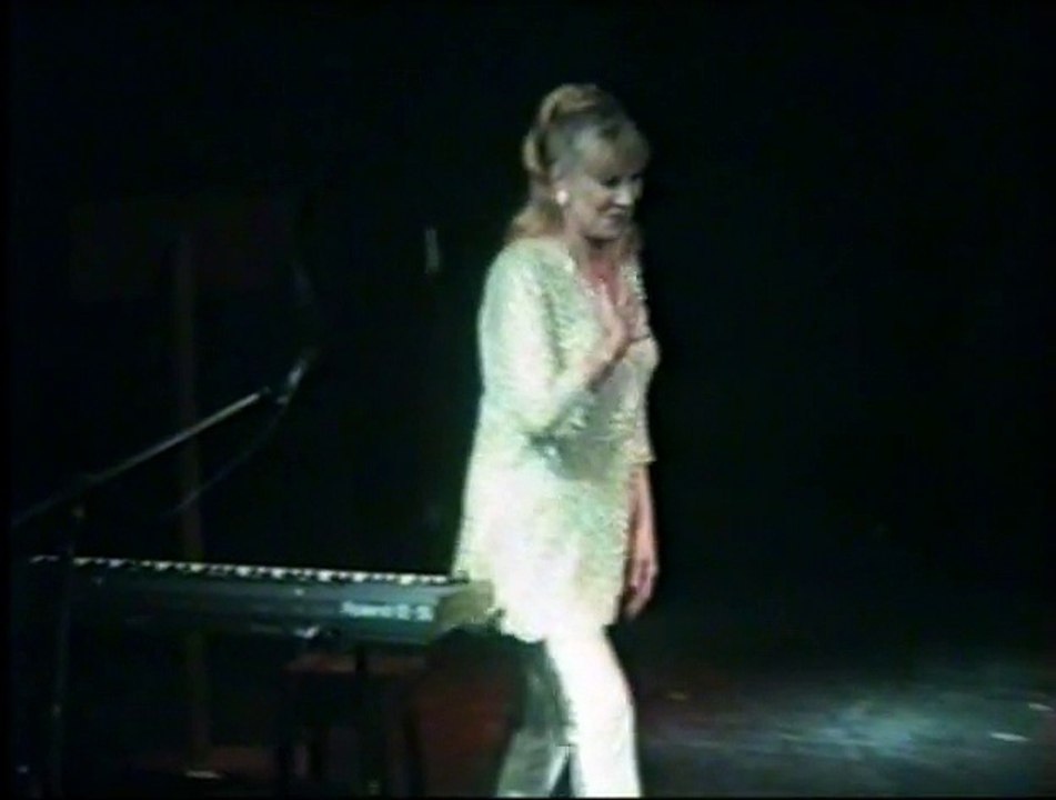 Elizabeth Aidil canta el Blues"Porque Somos Argentinos"en el espectáculo titulado"Lgi2",representado en el Club del Bufón de Buenos Aires durante el mes de Septiembre del 2006