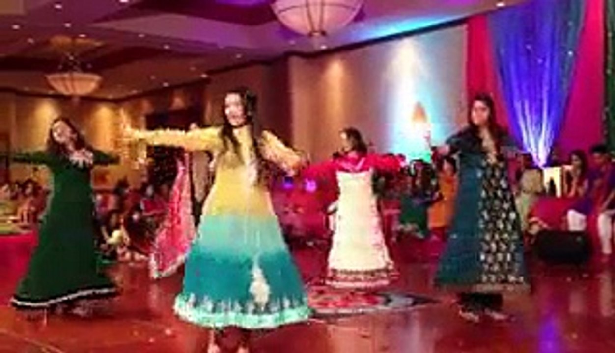 Maryam Nawaz Dance in Wedding