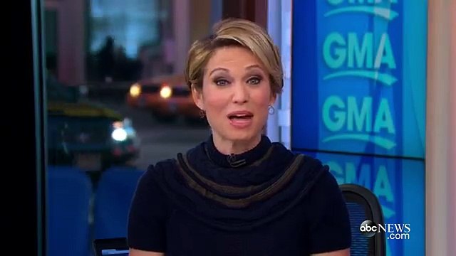 Un gros animal les pourchasse, ils ne s’attendaient jamais à voir ceci jaillir de l’eau!