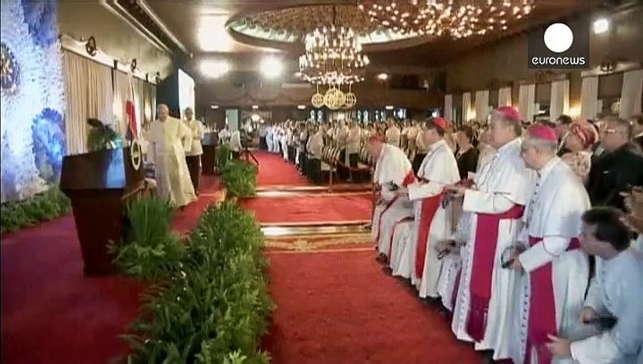Philippines: le pape François fustige les inégalités sociales et défend la famille