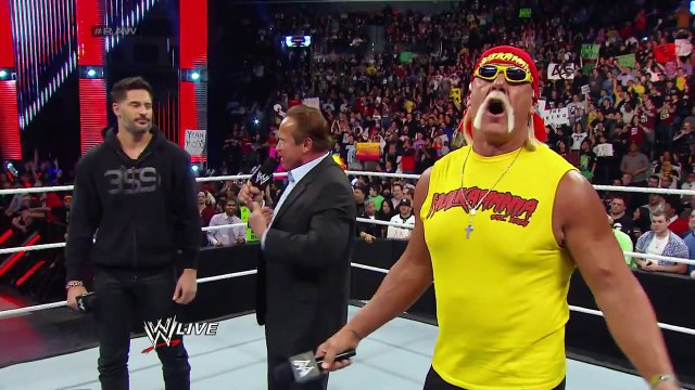 Arnold Schwarzenegger, Joe Manganiello (True blood) and Hulk Hogan in the Ring at Raw