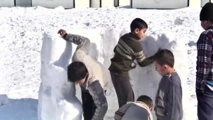 Çetin Kış Şartları ile Mücadele Eden Suriyeli Mülteciler