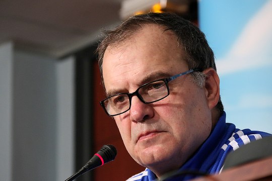 Bielsa justifie son système à trois défenseurs