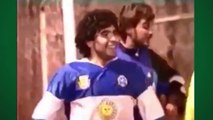 Maradona mostra talento com dribles em quadra de tênis