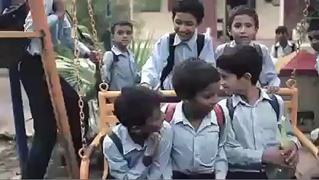 Bara Dushman Bana Phirta hai Bachon say jo Larta Hai