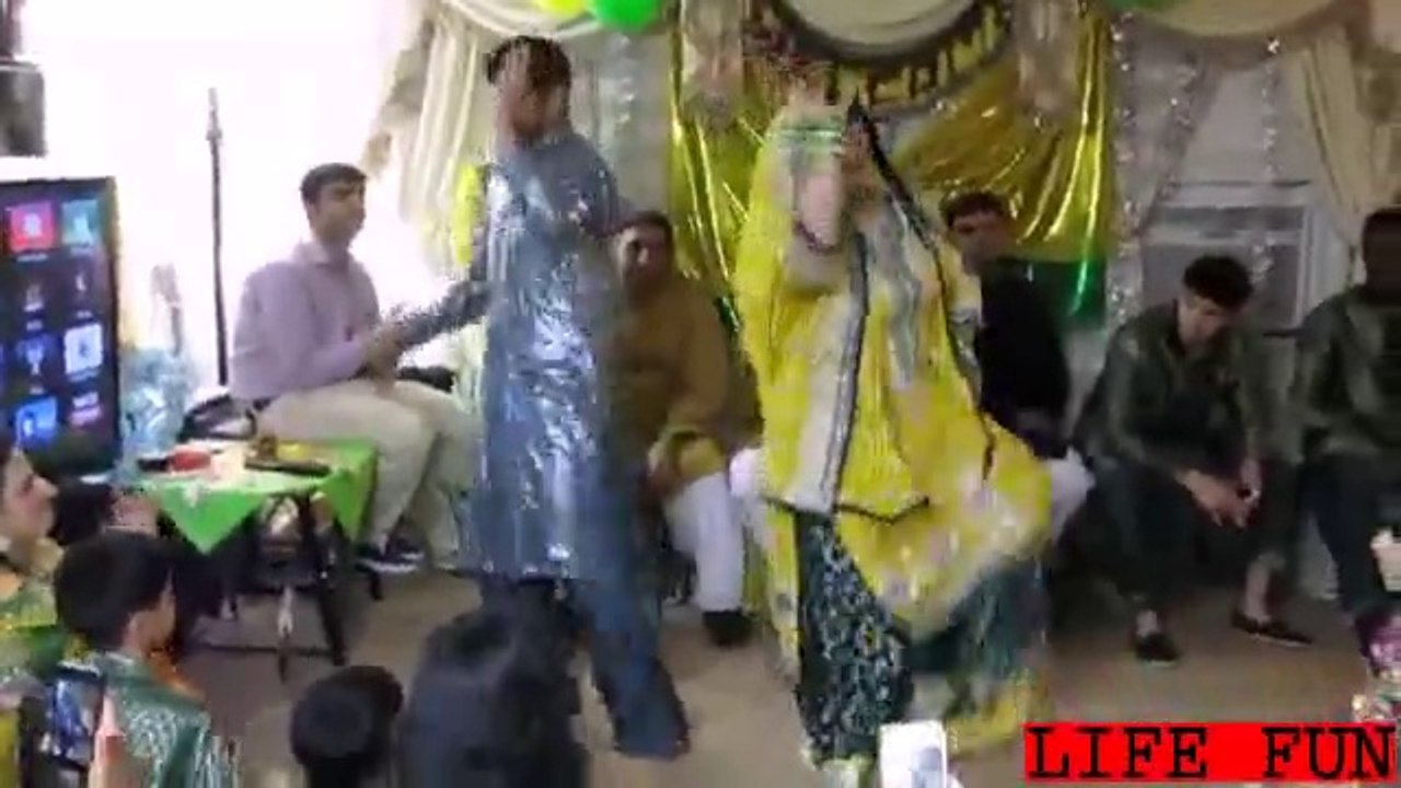 TUNY MARI ENTRIAN- BEST HOT SHADI DANCE 2014