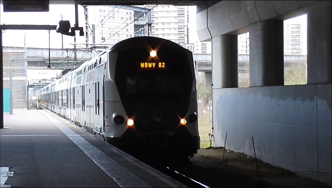 MI09 : Passage sans arrêt à la gare de Nanterre Université sur la ligne A du RER
