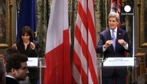 John Kerry a Parigi visita i luoghi delle stragi jihadiste