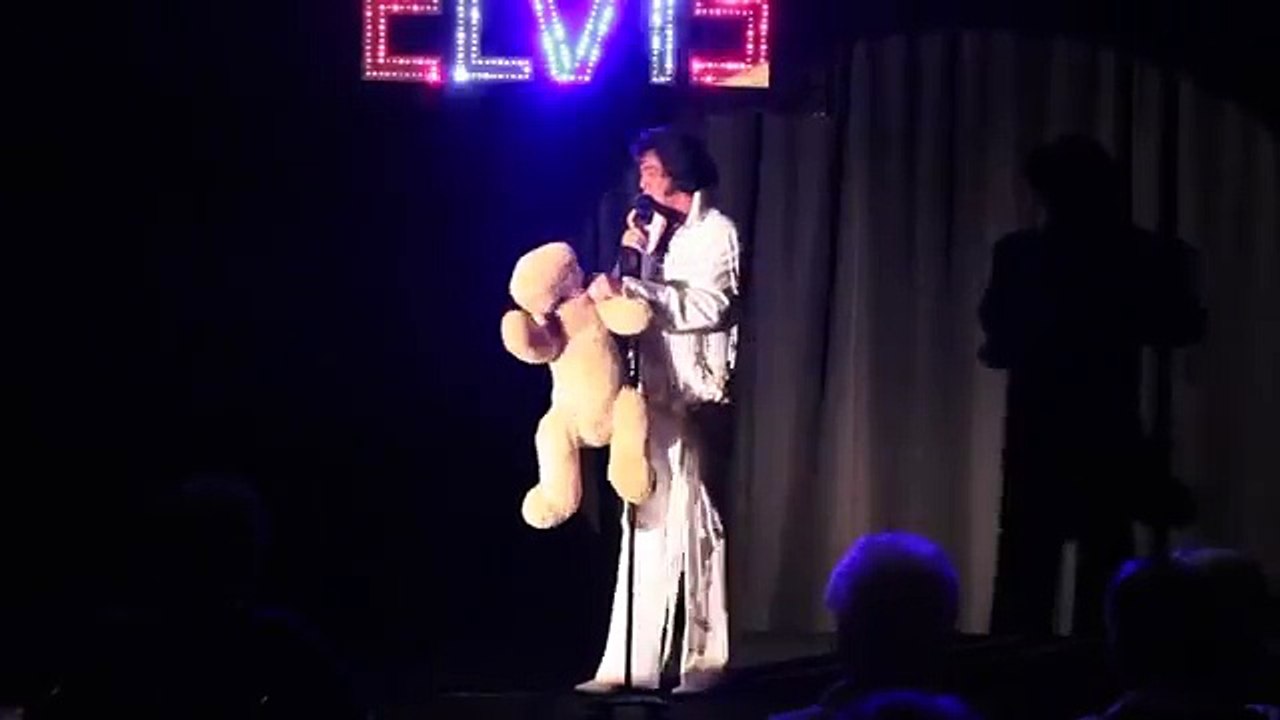 Robert Keefer sings HOUND DOG at Sheffield Remembers 2013 video