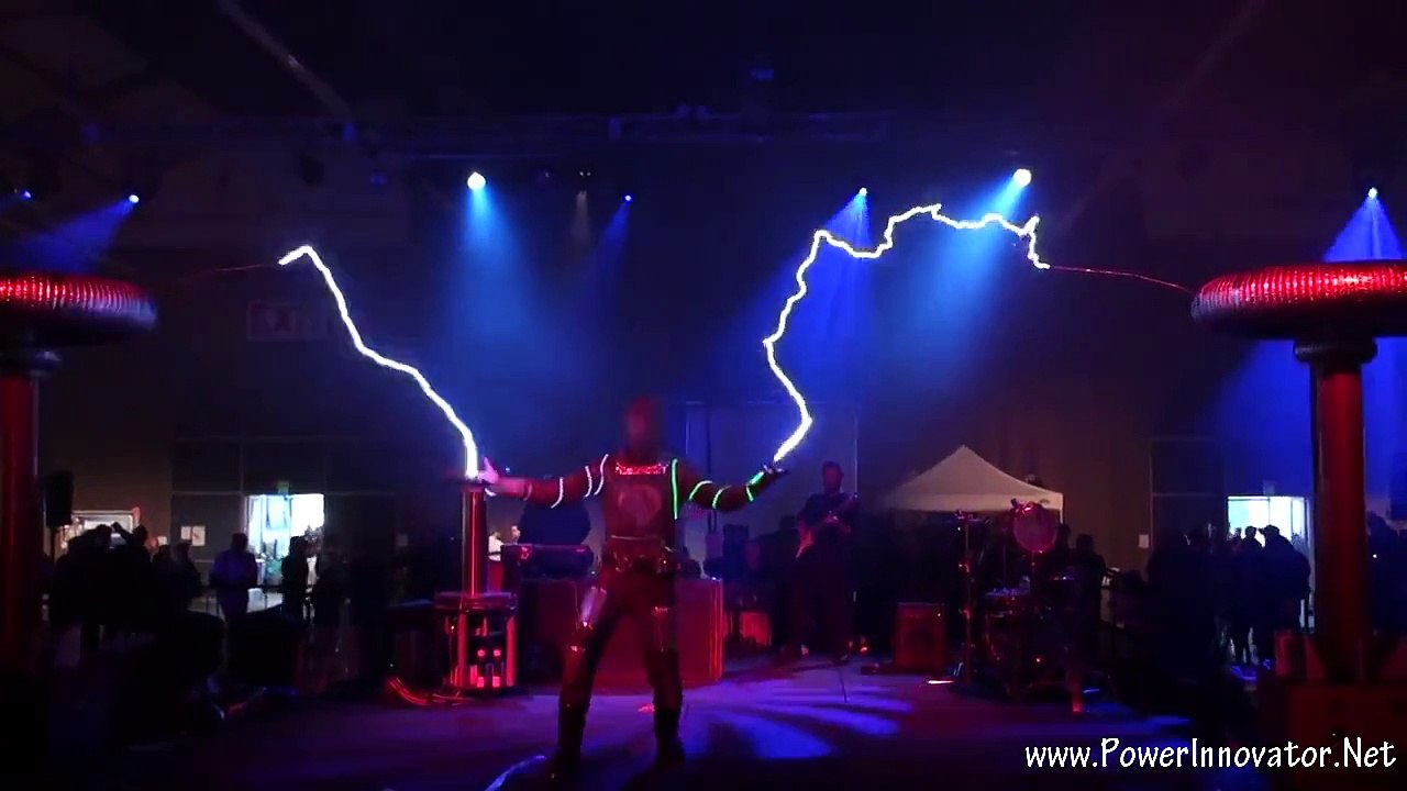 Tesla Coils - Arc Attack - Doctor Who Theme Song - Makers Faire 2010 - San Mateo - No. 1