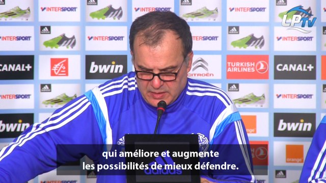 Bielsa défend sa défense à trois