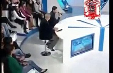 طلبت منه ان يغني فاسمعوا ماذا قال‬‎ - YouTube