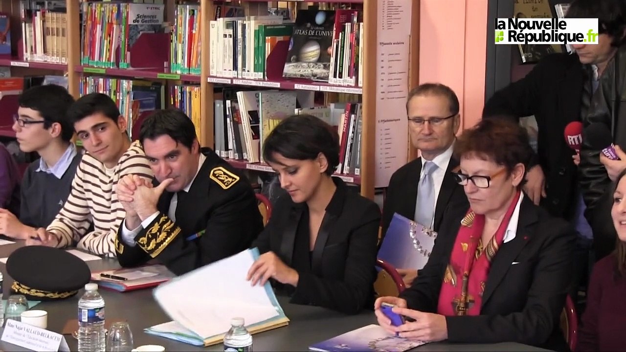 VIDEO. Après l'agression, Najat Vallaud-Belkacem au lycée Blaise-Pascal