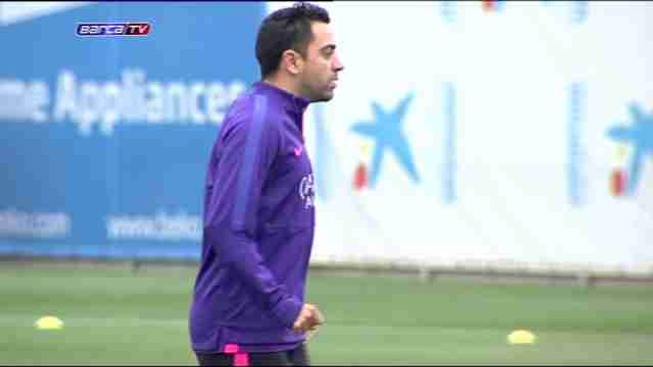 Xavi trains with Barcelona squad again