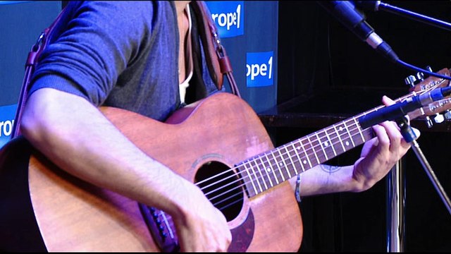 Asaf Avidan interprète Love it or leave it