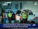 Hombre herido recibe más disparos afuera del hospital del IESS