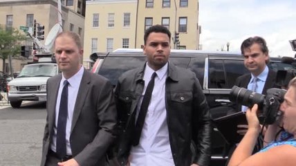 Tải video: Chris Brown's Probation Has Been Revoked Following Concert Shooting