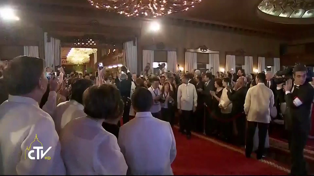 Đức Thánh Cha gặp gỡ các nhà lãnh đạo Phi Luật Tân và ngoại giao đoàn