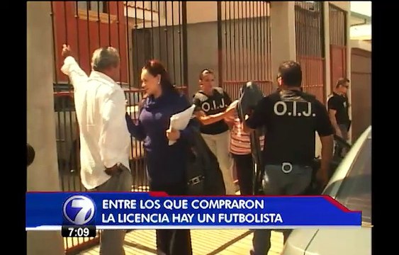 Un futbolista y varios funcionarios públicos adquirieron ilegalmente la licencia de conducir