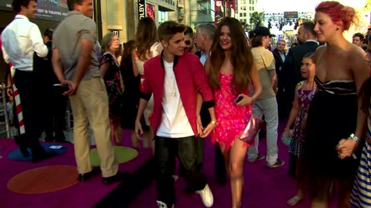 Justin Bieber & Selena Gomez Dine Together in Beverly Hills