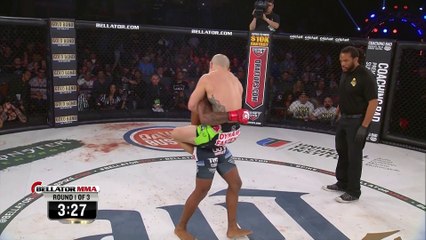 Georgi Karakhanyan bota Bubba Jenkins pra dormir no Bellator 132