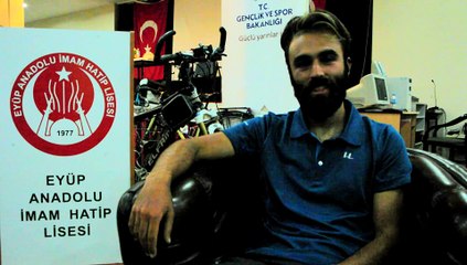 Carletti DANIELE 7 geçit ve 7 dağ ı geçerek dünyayı dolaşacak olan 2 italyan bisikletçi