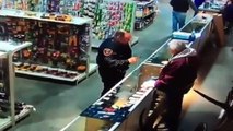 Un policier perd un doigt dans un magasin d'armes à feu