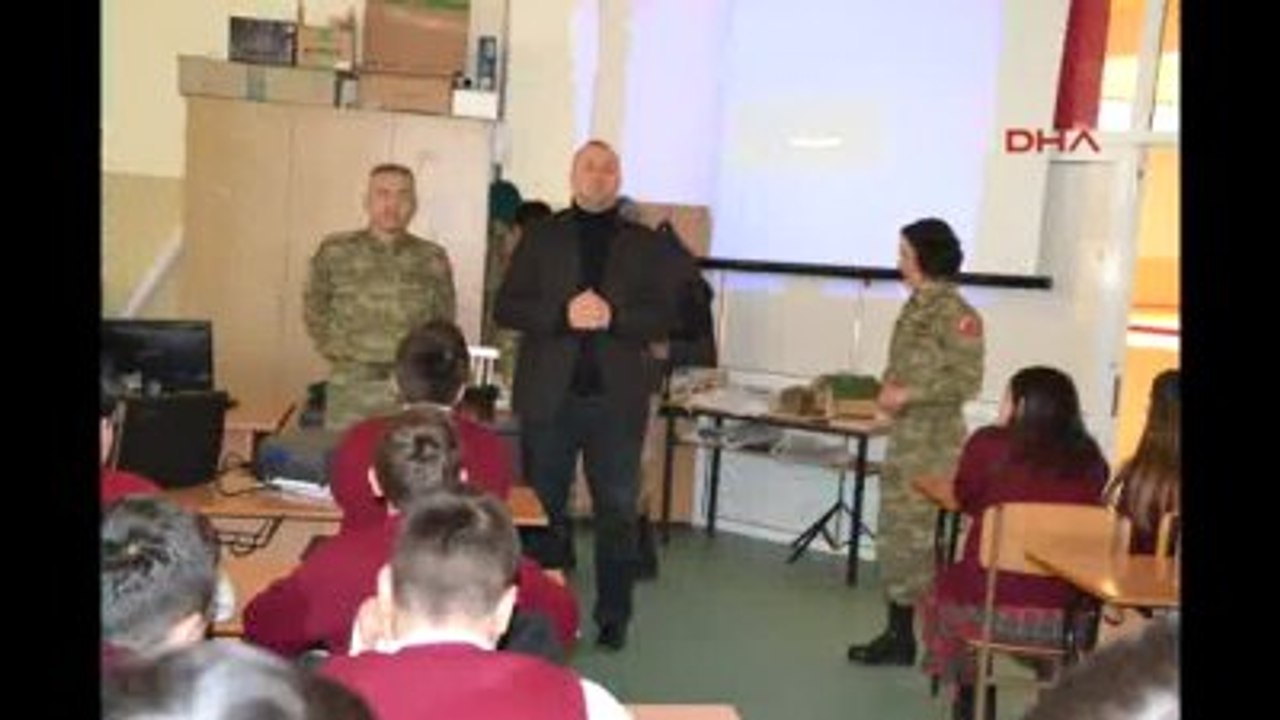 Mehmetçik'ten Kosova'da Öğrencilere 'Uyuşturucunun Zararları' Konferansı