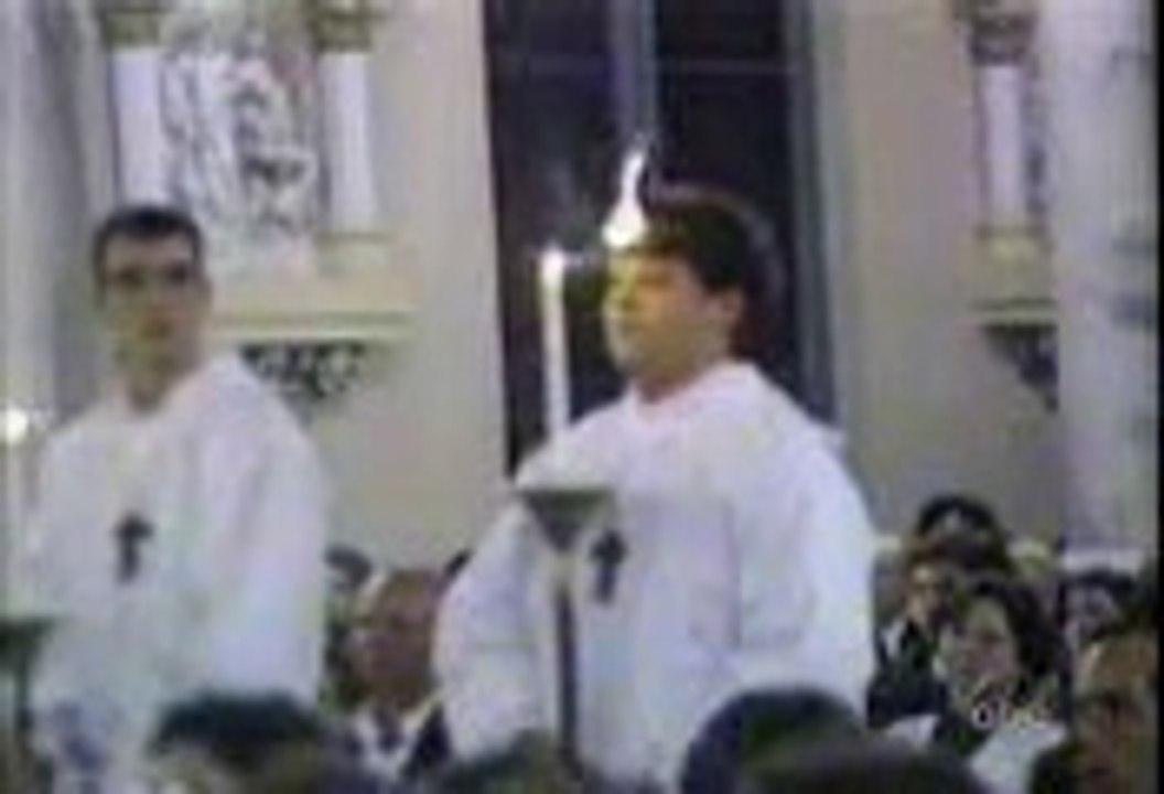 Il prend feu pendant la messe